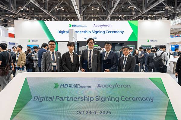 사진설명. 사진설명_사진 왼쪽부터 Accelleron 이영기 이사, HMS 디지털센터 고지석 매니저, Accelleron 성진우 대표, HMS 디지털센터 최봉준 센터장, Accelleron 하동흔 부장