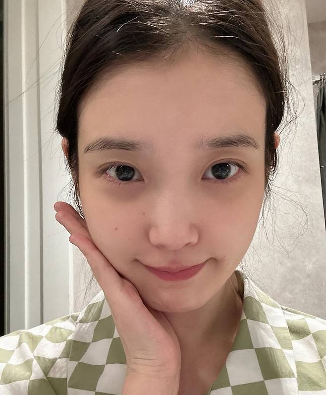 아이유 SNS 캡처.