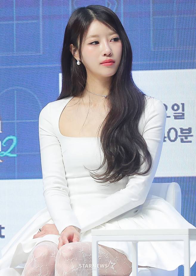 가수 미주가 4일 오전 서울 강남구 논현동 엘리에나호텔에서 진행된 엠넷 예능 '커플팰리스2' 제작발표회에서 미모를 뽐내고 있다. '커플팰리스2'는 완벽한 결혼 상대를 찾는 싱글남녀들을 위한 대규모 커플 매칭 서바이벌로, '결혼정보회사(결정사)' 못지않은 극사실적 매칭 시스템을 통해 평생을 함께하고 싶은 동반자를 찾는 스토리를 담아낸다. 오는 5일 첫 방송. 2025.02.04 /사진=김창현 chmt@