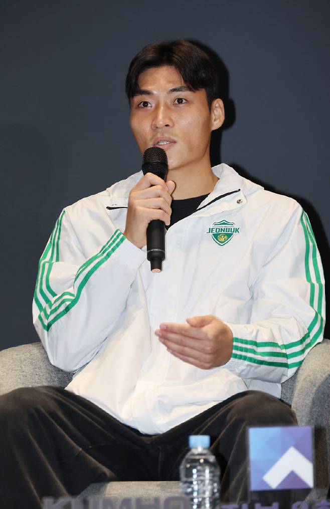 5일 전주월드컵경기장 이벤트홀에서 열린 전북 현대 모터스 K리그1 우승 미디어데이에서 박진섭 선수가 취재진 질문에 답하고 있다. 사진=연합뉴스