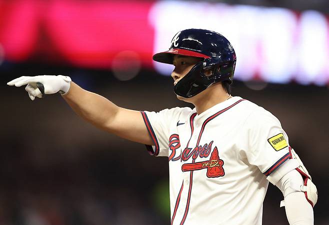 ATLANTA, GEORGIA - SEPTEMBER 22: Ha-Seong Kim #9 of the Atlanta Braves reacts after hitting a single in the second inning against the Washington Nationals at Truist Park on September 22, 2025 in Atlanta, Georgia. Kevin C. Cox/Getty Images/AFP (Photo by Kevin C. Cox / GETTY IMAGES NORTH AMERICA / Getty Images via AFP)
<저작권자(c) 연합뉴스, 무단 전재-재배포, AI 학습 및 활용 금지>
