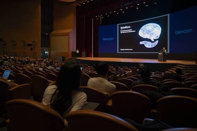 김보경 리벨리온 글로벌 비즈니스 리드가 NPU 시장의 3대 기회를 주제로 발표했다 / 출처=IT동아