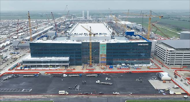 미국 텍사스주 테일러에 건설 중인 삼성전자 파운드리 팹. 2026년 가동 예정이다. 이 팹에서는 테슬라 AI 칩을 생산한다. (삼성전자 제공)