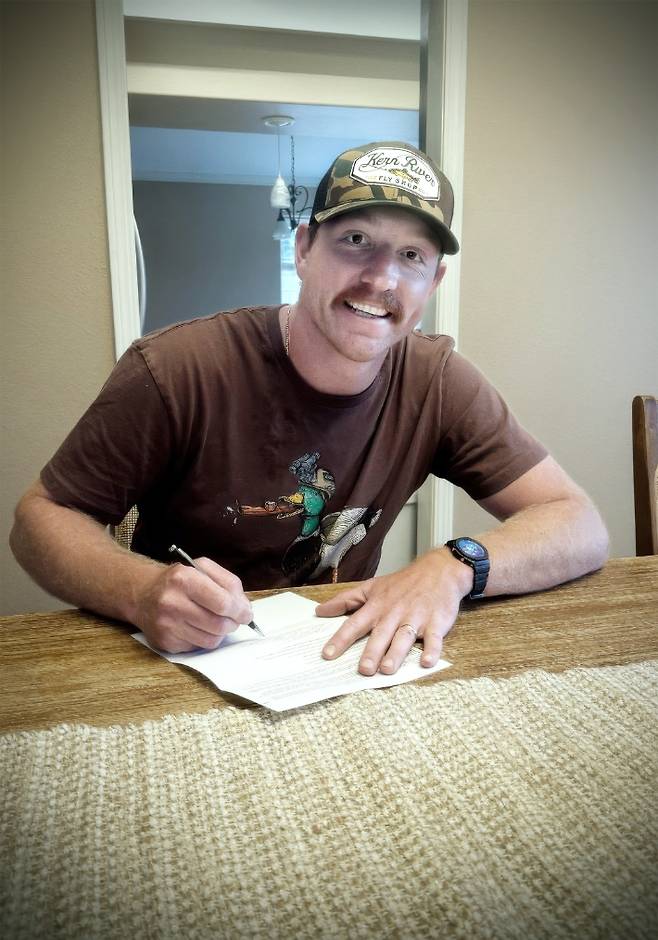 프로야구 kt wiz가 미국프로야구 메이저리그(MLB) 로스앤젤레스 다저스 유니폼을 입고 10차례 빅리그 마운드에 오른 외국인 투수 맷 사우어를 영입했다고 7일 밝혔다. 사진은 kt wiz의 새 외국인 투수 맷 사우어. kt wiz