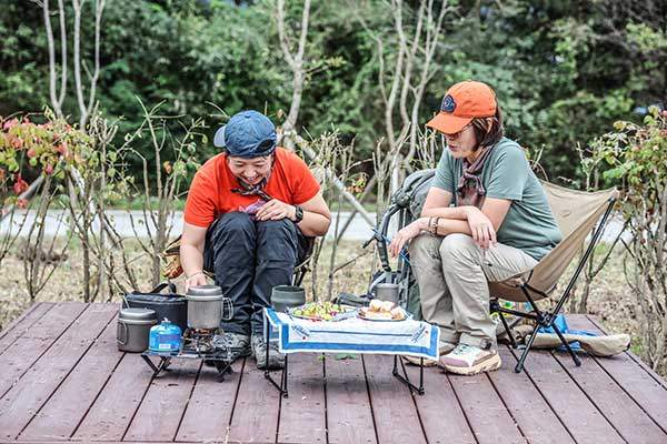 간이 대피소에서도 취사와 야영이 가능하다. 다만 '간이'란 이름이 붙은 곳들은 대부분 화장실 등 편의시설이 미비된 경우가 많다.