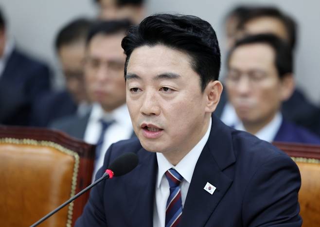 강훈식 대통령실 비서실장이 6일 서울 여의도 국회 운영위원회에서 열린 대통령비서실 등에 대한 국정감사에서 의원 질의에 답하고 있다. 2025.11.6 뉴시스