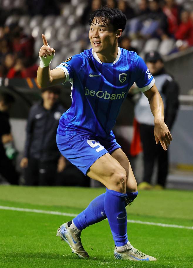 헹크 오현규가 7일 유로파리그 브라가전에서 골을 넣은 뒤 세리머니하고 있다. 로이터연합뉴스