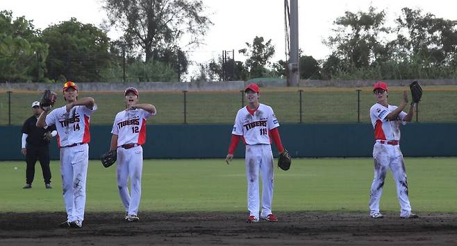 ▲ 1군 엔트리 한 자리, 나아가 주전을 위한 꿈을 품고 오키나와 강훈련을 버티고 있는 KIA 내야수들 ⓒKIA타이거즈