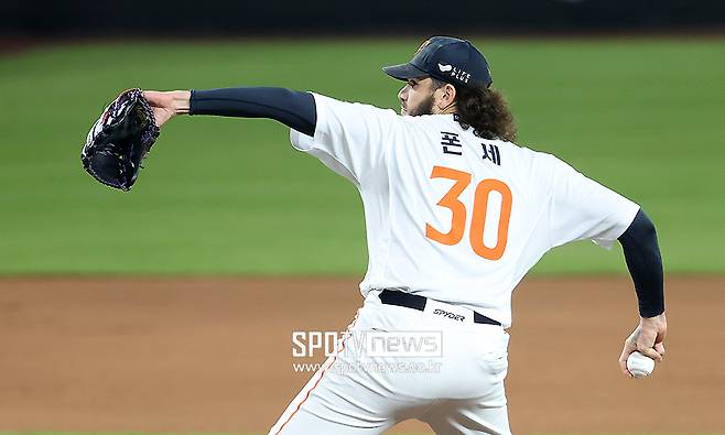 ▲ 폰세가 메이저리그로 떠날 것이 확실시되는 가운데, 한화는 외국인 선수 인선에 신중을 거듭할 전망이다 ⓒ곽혜미 기자