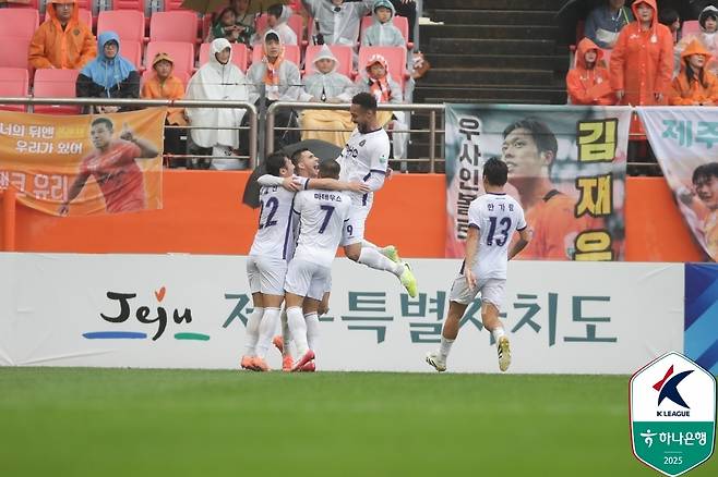 FC안양이 제주 SK 원정 경기에서 승리하며 잔류를 확정했다. (한국프로축구연맹 제공)