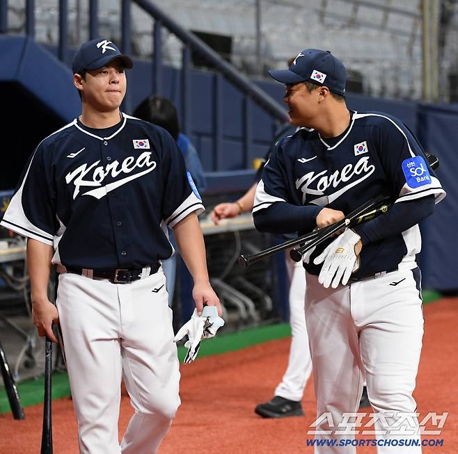 대한민국 야구대표팀이 5일 고척스카이돔에서 훈련을 가졌다. 노시환, 한동희가 타격 훈련을 하고 있다. 고척=박재만 기자 pjm@sportschosun.com/2025.11.05/