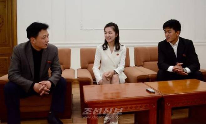 북한 영화 '72'시간의 주연배우 리윤경(왼쪽)과 최현. /조선신보 연합뉴스