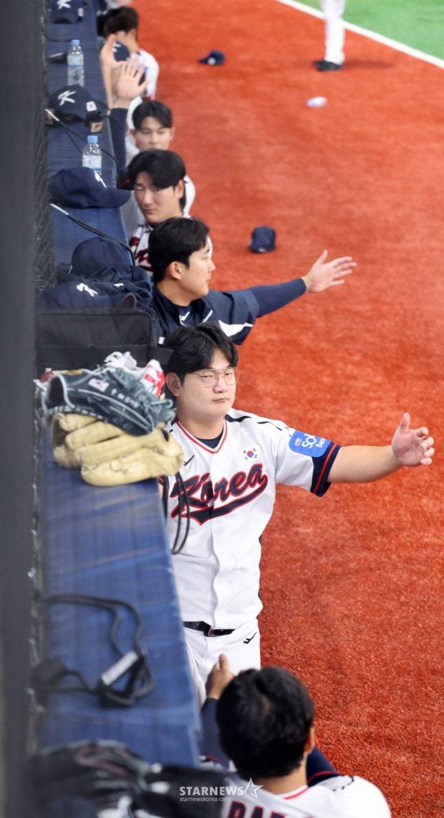 우완 투수 김서현이 지난 7일 고척스카이돔에서 열린 2026 WBC 야구대표팀 훈련에서 구슬땀을 흘리고 있다. /사진=강영조 선임기자