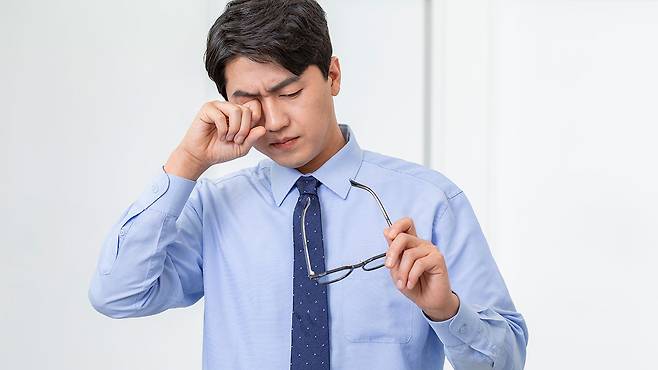 잦은 피로감은 칼륨 결핍 신호일 수 있다|출처: 클립아트코리아