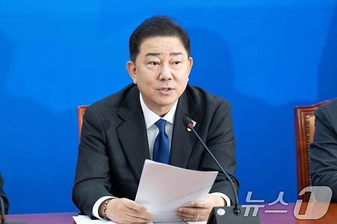 김병기 더불어민주당 원내대표가 9일 서울 여의도 국회에서 열린 기자간담회에서 모두발언하고 있다. 2025.11.9/뉴스1 ⓒ News1 이승배 기자