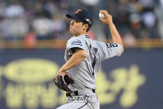 한화 선발투수 엄상백이 잠실구장에서 열린 2025 KBO 리그 LG와 경기에서 역투하고 있다. 잠실 | 최승섭기자 thunder@sportsseoul.com