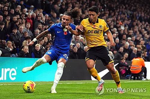 황희찬(오른쪽). ⓒ연합뉴스