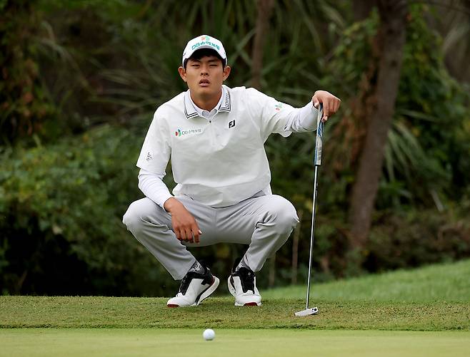 장희민이 6번홀 그린을 바라보고 있다. /사진=KPGA 제공