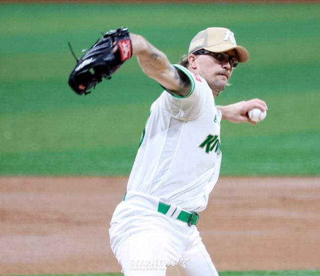 키움 좌완투수 웰스가 지난 7월 22일 고척스카이돔에서 열리는 2025 KBO리그 롯데자이언츠와 키움히어로즈의 경기에서 선발투수로 나서고 있다. /사진=강영조 선임기자