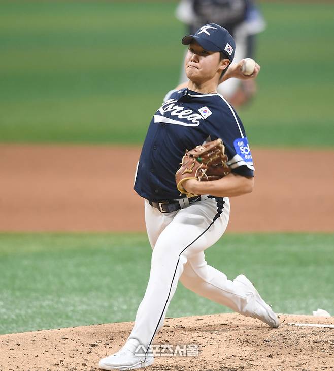 정우주가 9일 서울 고척 스카이돔에서 열린 ‘2025 K-베이스볼 시리즈’ 체코와 2차전 경기 6회 역투하고 있다. 고척 | 최승섭기자 thunder@sportsseoul.com