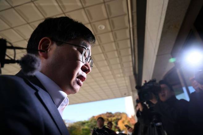 노만석 검찰총장 직무대행이 10일 서울 대검찰청으로 출근하고 있다. 연합뉴스