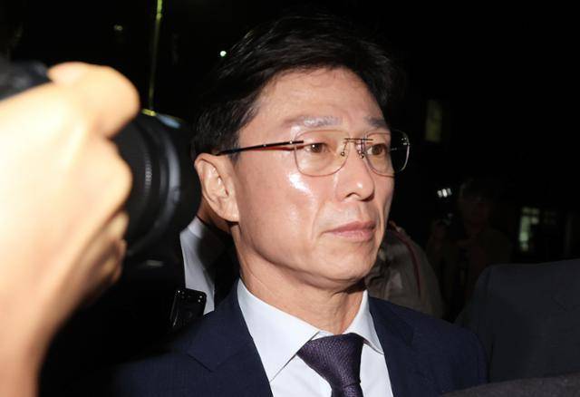 해병대 채상병 순직 및 수사 외압·은폐 의혹의 핵심 피의자인 임성근 전 해병대 1사단장이 지난달 23일 서초구 서울중앙지방법원에서 열린 구속 전 피의자 심문(영장실질심사)을 마친 뒤 법원을 빠져나가고 있다. 뉴스1