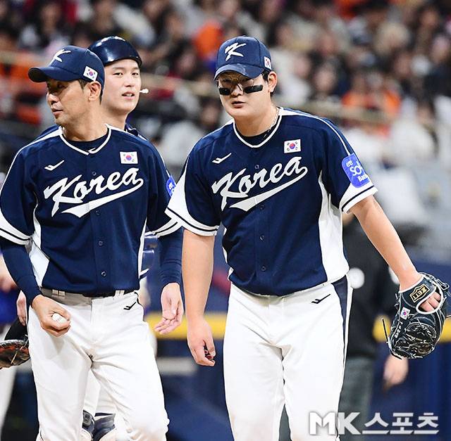 9일 오후 서울 고척스카이돔에서 ‘2025 NAVER K-BASEBALL SERIES’ 한국과 체코의 평가전이 열렸다. 5회말에 등판한 대표팀 김서현이 1실점을 허용한 후 교체되고 있다. 사진(고척 서울)=김영구 기자