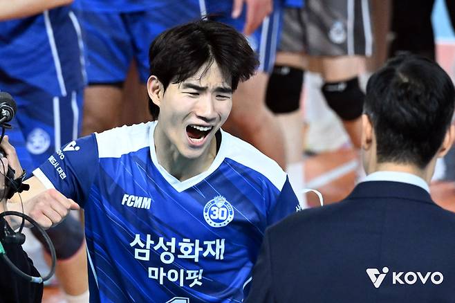 김우진(왼쪽). 사진 | 한국배구연맹