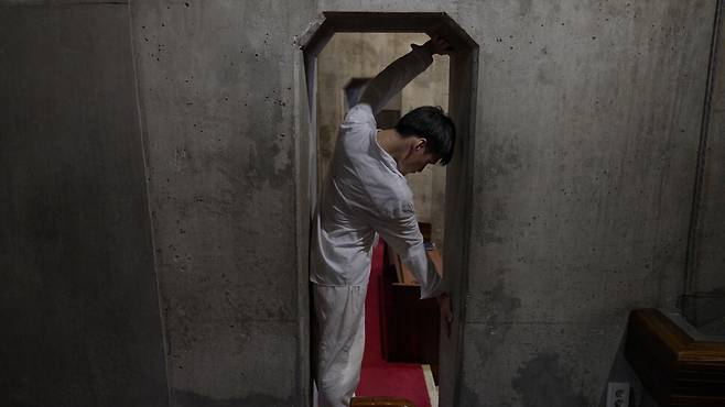 문승현 작가의 영상 작업물 ‘경계에서’(2024). 문승현 작가 제공