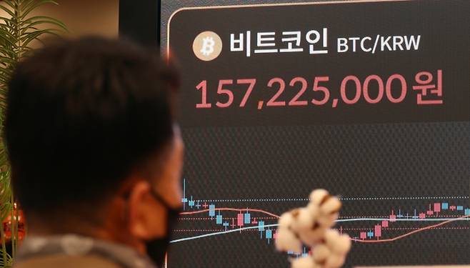 지난 10일 오후 서울 서초구 빗썸 라운지 전광판에 비트코인 가격이 표시된 모습. /사진=뉴스1