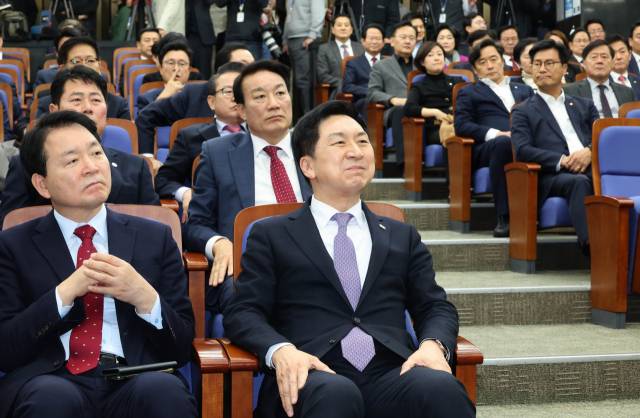 ▲2023년 3월 16일 당시 국민의힘 김기현 대표와 성일종 정책위의장이 국회에서 열린 정책의원총회에서 주호영 원내대표의 발언을 경청하고 있다. ⓒ연합뉴스
