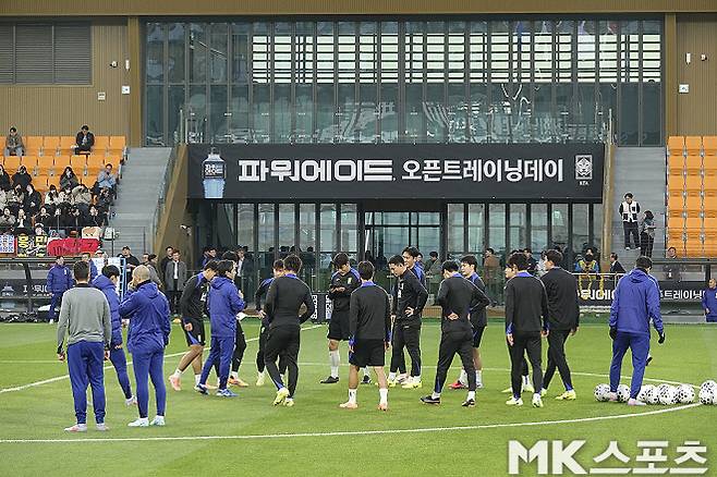 11월 11일 오픈 트레이닝 데이를 진행했던 한국 축구 대표팀 선수들. 사진=이근승 기자