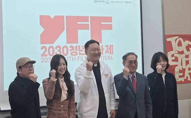 11일 서울 종로구 예술가의 집에서 열린 제5회 2030청년영화제 기자간담회에 참석한 장호준 제작지원 총괄, 배우 권잎새, 이문수 집행위원장, 정지욱 프로그램 총괄, 신하연 프로그래머. 최영주 기자