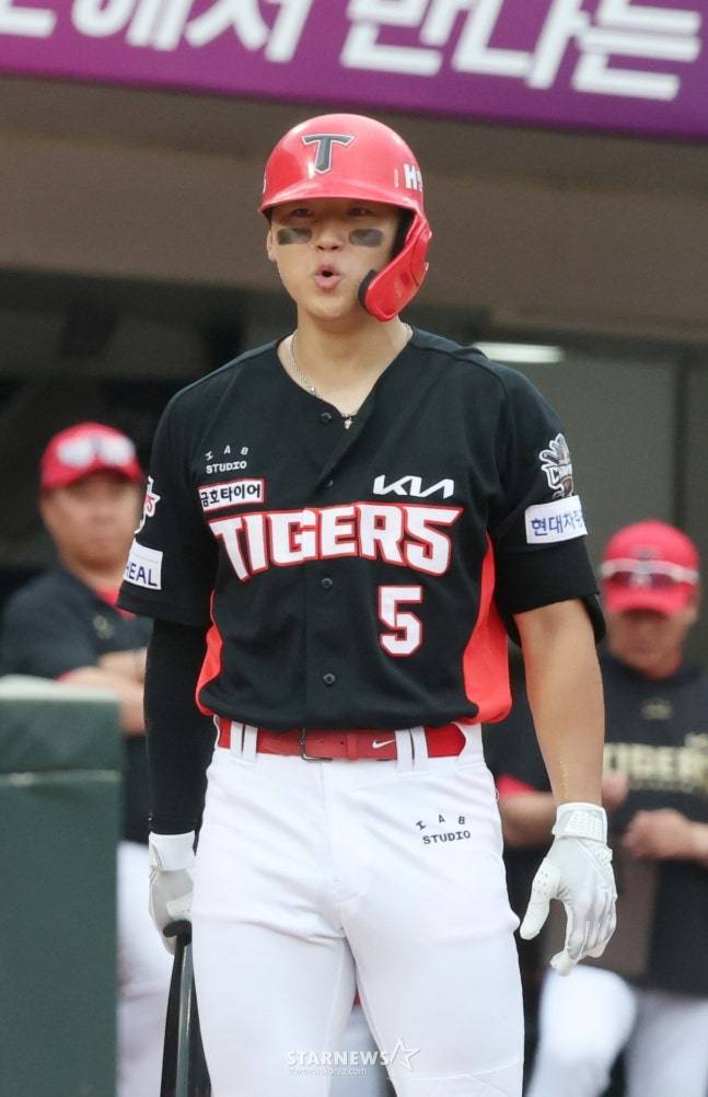 지난 8월 부산에서 열린 롯데 자이언츠전에 나선 김도영의 모습. /사진=김진경 대기자