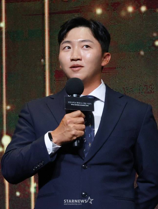 그린적중률상을 수상하고 챔피언스클럽에 입성한 김홍택이 수상 소감을 전하고 있다. /사진=김진경 대기자