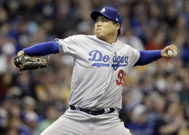 류현진은 LA 다저스 시절인 2019년 NL 사이영상 투표 2위를 차지했다. 그는 아시아 출신 투수로는 최초로 사이영상 투표에서 1위표를 획득했다. AP연합뉴스