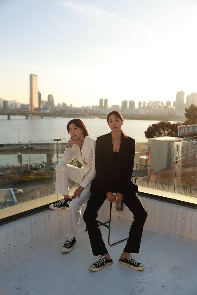 한유미 페퍼저축은행 코치와 한송이 SBS스포츠 해설위원