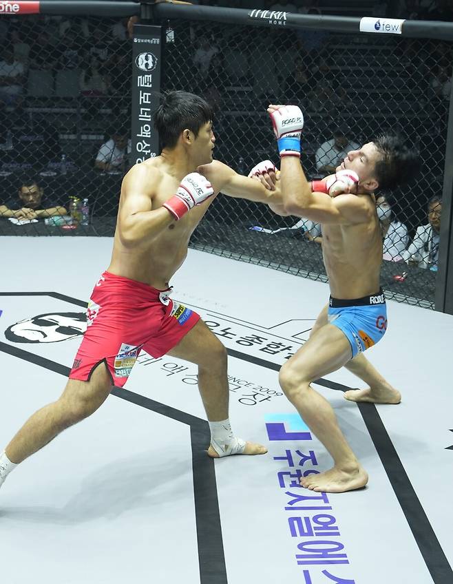 ▲ 김민형(왼쪽) 역시 최근 2연승으로 상승세다. 한 번 이겼던 최지운과 '두 번째 만남'에서 필승을 다짐했다.