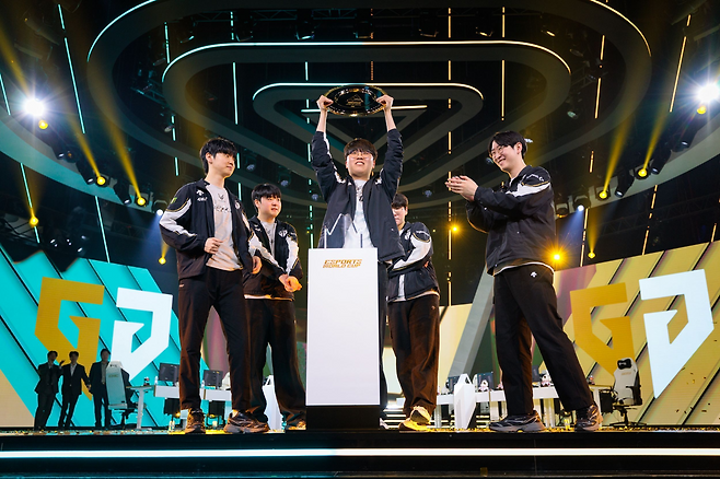 올해 e스포츠 월드컵서 우승 차지한 젠지e스포츠(사진=EWC)