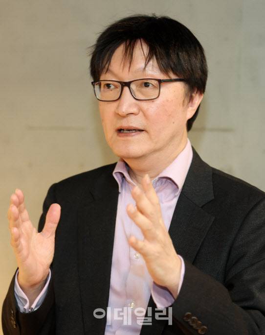 김흥종(61) 전 대외경제정책연구원장이 지난 5일 서울 종로구 아산정책연구원에서 이데일리와 만나 인터뷰를 하고 있다.(사진=방인권 기자)