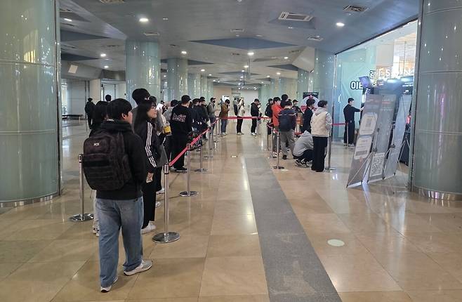 - 첫 날에 많은 인원이 방문했다