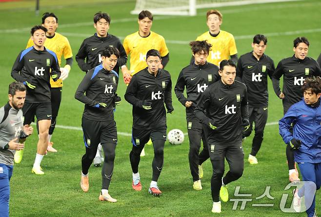 축구 국가대표팀 손흥민과 황희찬 등 선수들이 13일 대전 유성구 대전월드컵경기장에서 볼리비아 국가대표팀과 친선경기를 앞두고 훈련을 하고 있다. 대한민국 축구 국가대표팀과 볼리비아의 친선경기는 14일 오후 8시 대전월드컵경기장에서 열린다. 2025.11.13/뉴스1 ⓒ News1 김기태 기자