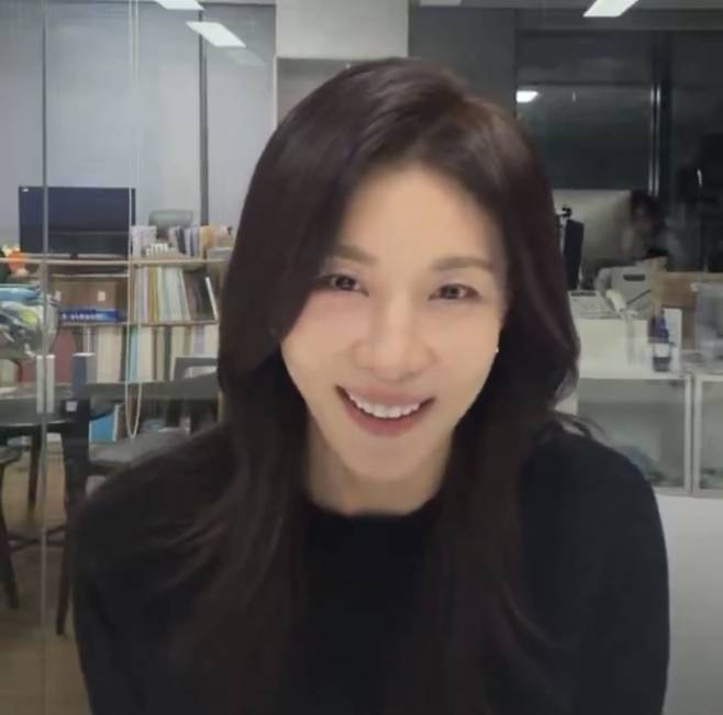 사진ㅣ하지원 인스타그램 라이브방송 캡처