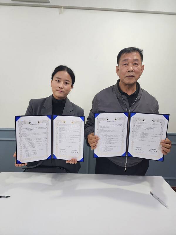 아르떼스피치 김미령 대표, STN미디어 김정배 대표(오른쪽). /사진=STN