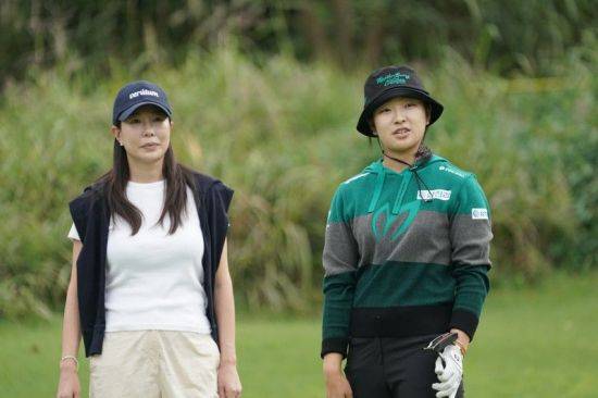 안시현이 유현조의 쇼트게임을 지켜보고 있다. 세마스포츠마케팅 제공