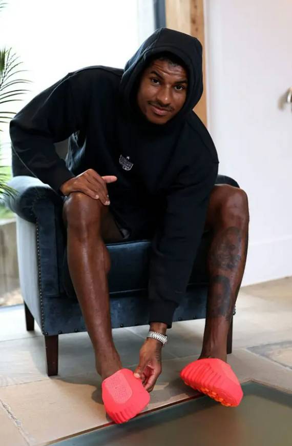 잉글랜드 대표팀에 소집된 마커스 래시퍼드가 나이키의 나이키 마인드 001을 신고 있다. BBC 캡처