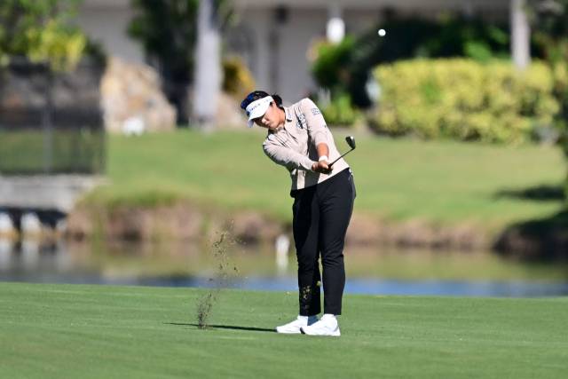 유해란이 14일(한국 시간) 더 안니카 게인브리지 1라운드 6번 홀에서 어프로치 샷을 하고 있다. AFP연합뉴스