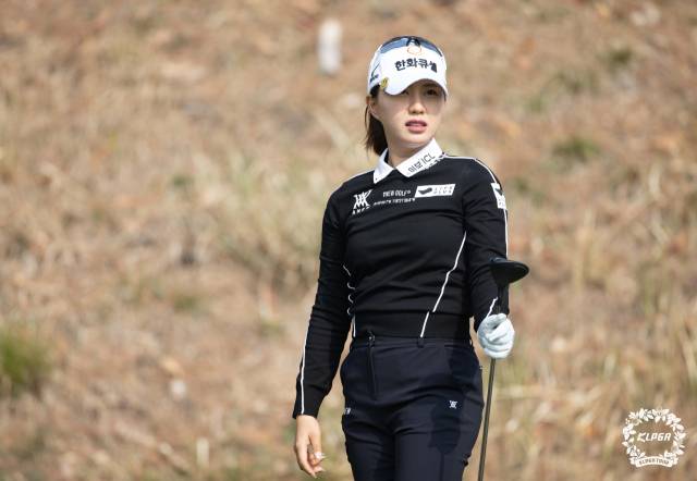 티샷 후 공을 바라보고 있는 허다빈. 사진 제공=KLPGA