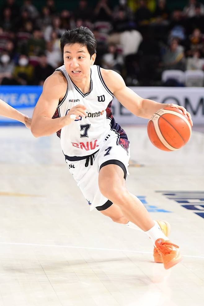 KCC 허훈은 8일 수원 KT전부터 부상에서 복귀했다. 팀은 볼핸들러 허훈을 앞세워 슈퍼팀의 면모를 되찾으려 한다. 사진제공|KBL