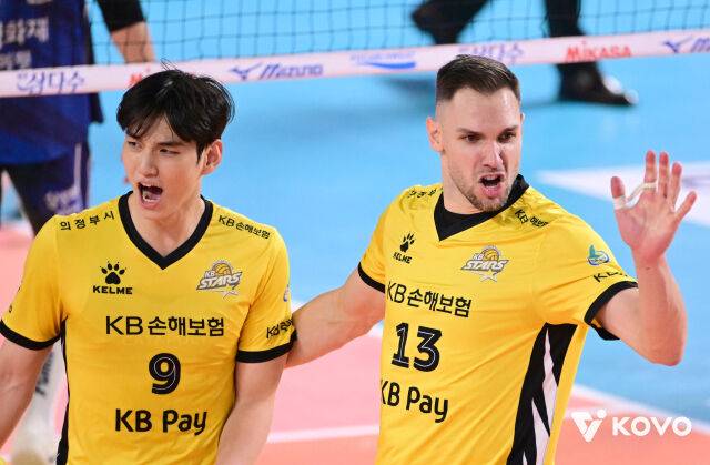 KB손해보험 비예나(오른쪽)와 임성진./KOVO